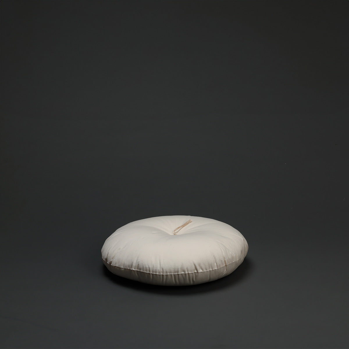 Diameter: 40 cm (15.7 in)