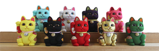 Japanese Maneki Neko Beckoning Cat Kimekomi