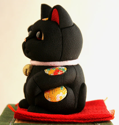 Japanese Maneki Neko Beckoning Cat Kimekomi