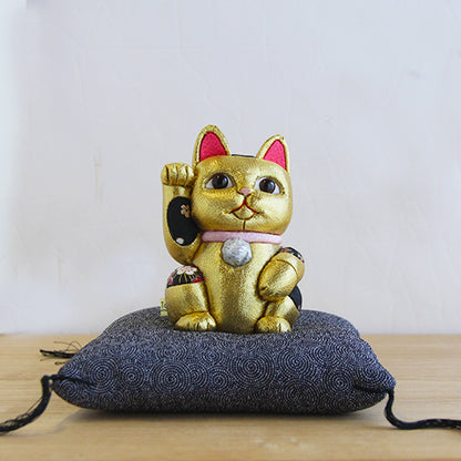 Japanese Maneki Neko Beckoning Cat Kimekomi