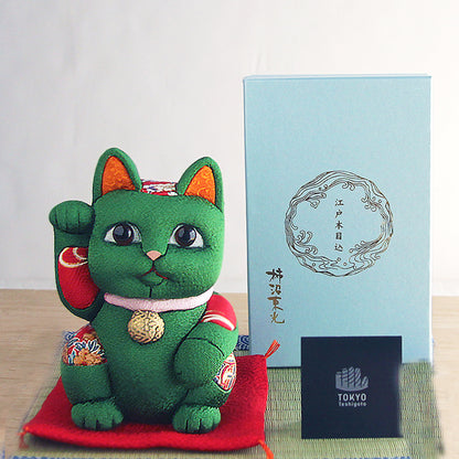 Japanese Maneki Neko Beckoning Cat Kimekomi