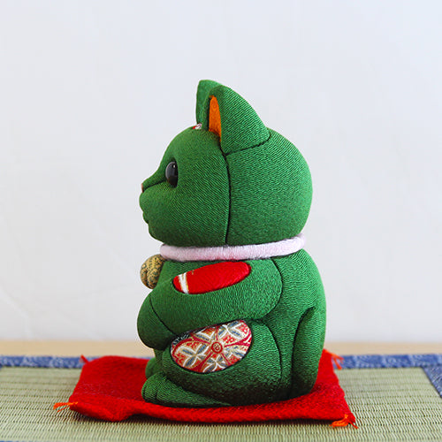 Japanese Maneki Neko Beckoning Cat Kimekomi