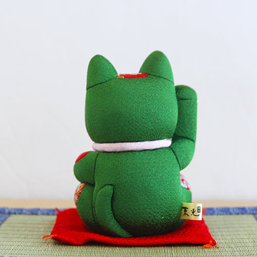 Japanese Maneki Neko Beckoning Cat Kimekomi