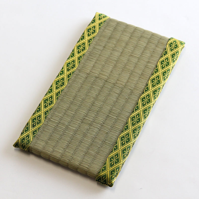 C - 27 x 15 x 1.5 cm (10.6 x 5.9 x 0.6 in)