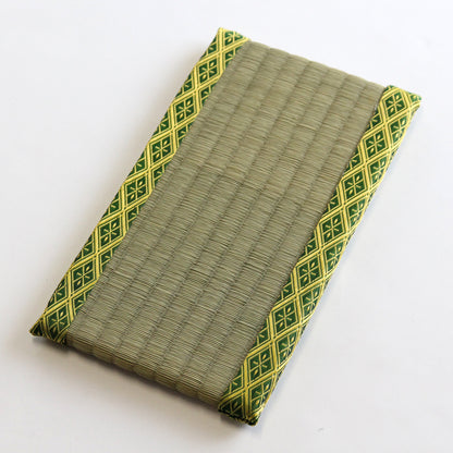 C - 27 x 15 x 1.5 cm (10.6 x 5.9 x 0.6 in)