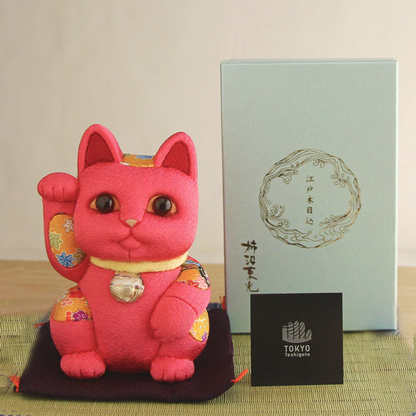 Japanese Maneki Neko Beckoning Cat Kimekomi