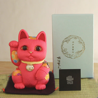 Japanese Maneki Neko Beckoning Cat Kimekomi