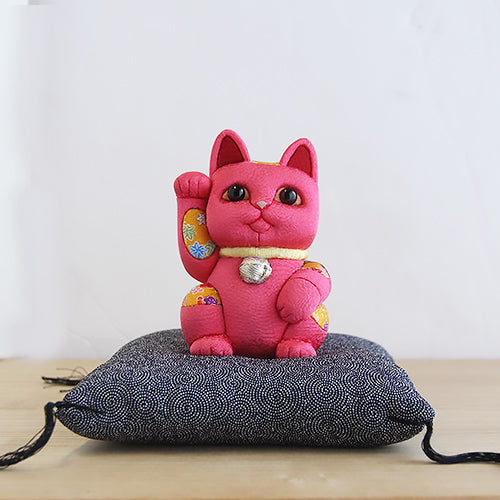 Japanese Maneki Neko Beckoning Cat Kimekomi