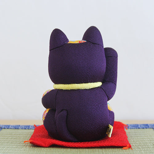 Japanese Maneki Neko Beckoning Cat Kimekomi