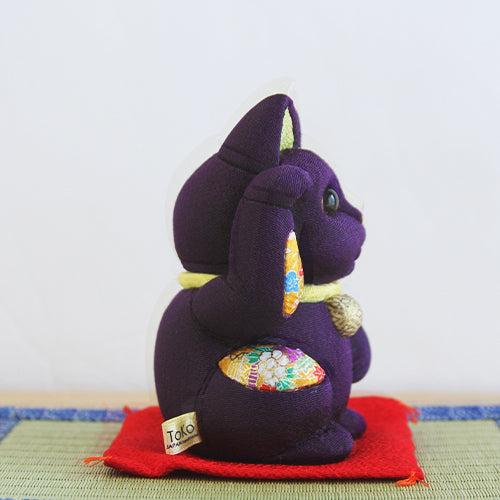 Japanese Maneki Neko Beckoning Cat Kimekomi