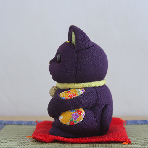 Japanese Maneki Neko Beckoning Cat Kimekomi
