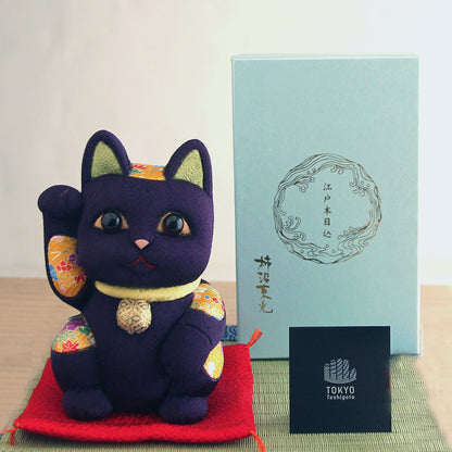 Japanese Maneki Neko Beckoning Cat Kimekomi