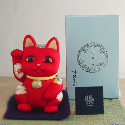 Japanese Maneki Neko Beckoning Cat Kimekomi