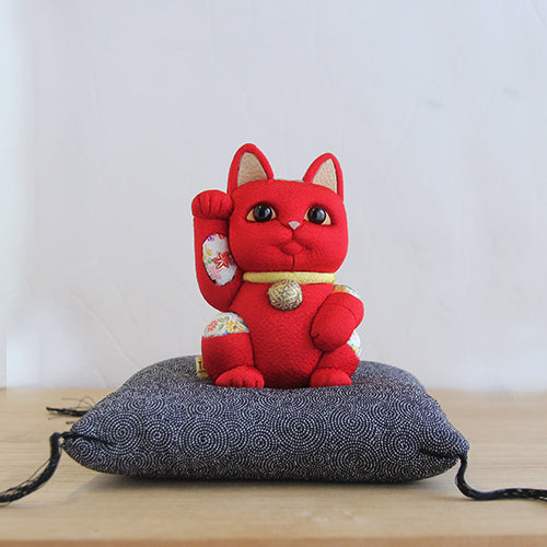 Japanese Maneki Neko Beckoning Cat Kimekomi