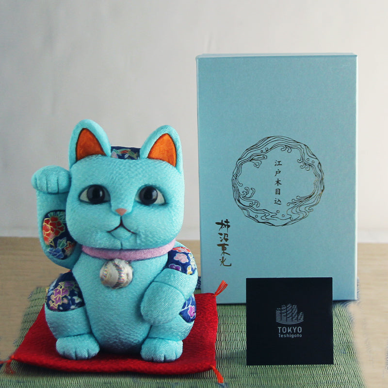 Japanese Maneki Neko Beckoning Cat Kimekomi