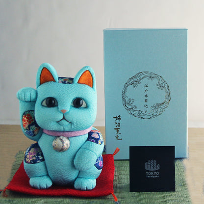Japanese Maneki Neko Beckoning Cat Kimekomi
