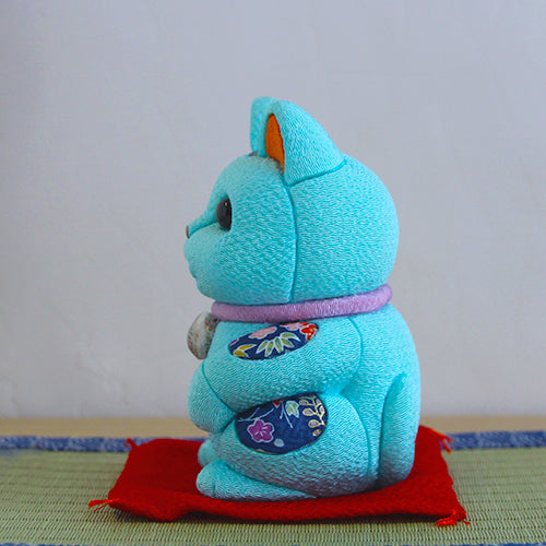 Japanese Maneki Neko Beckoning Cat Kimekomi