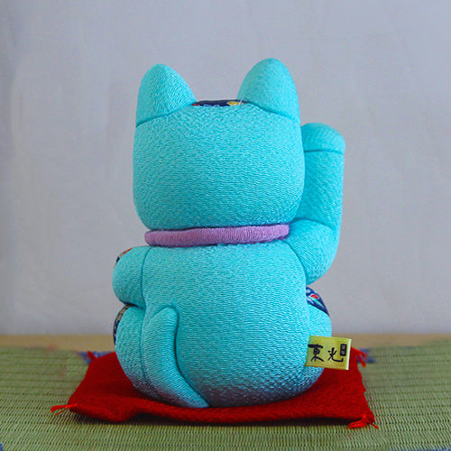 Japanese Maneki Neko Beckoning Cat Kimekomi
