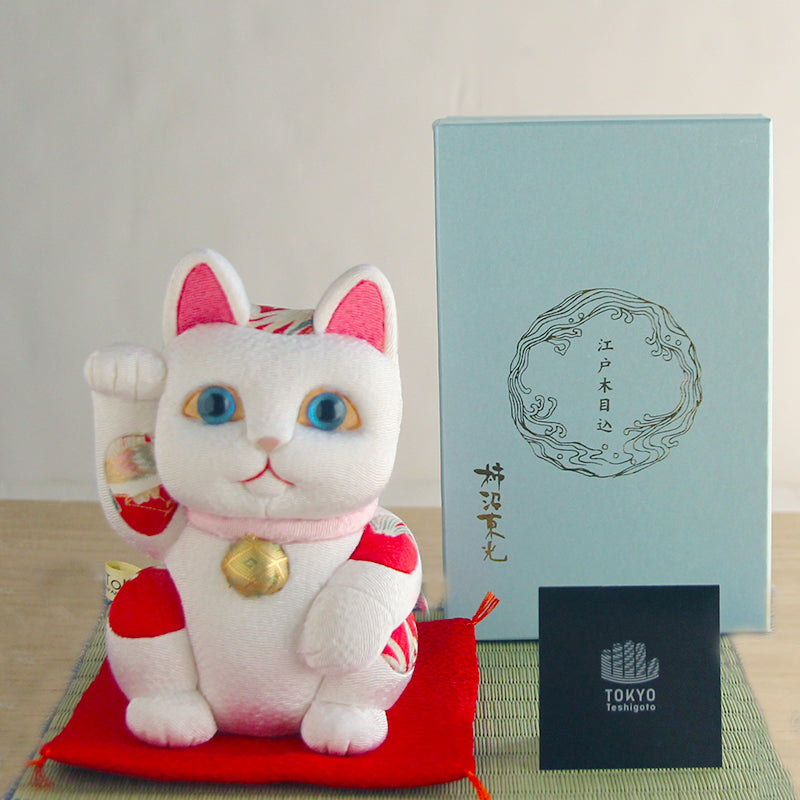 Japanese Maneki Neko Beckoning Cat Kimekomi