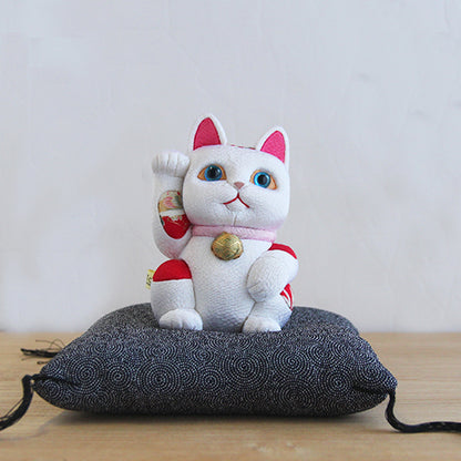 Japanese Maneki Neko Beckoning Cat Kimekomi