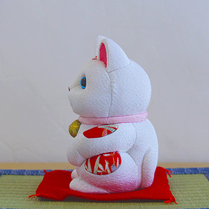 Japanese Maneki Neko Beckoning Cat Kimekomi