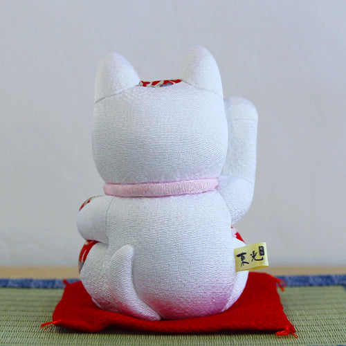 Japanese Maneki Neko Beckoning Cat Kimekomi