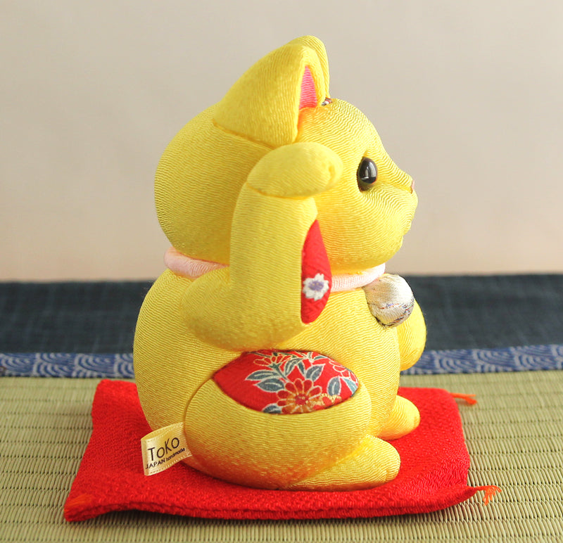 Japanese Maneki Neko Beckoning Cat Kimekomi