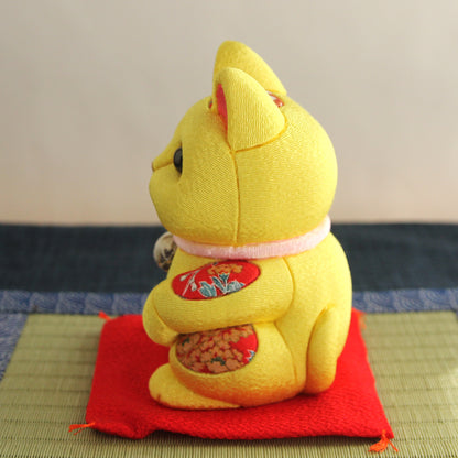 Japanese Maneki Neko Beckoning Cat Kimekomi