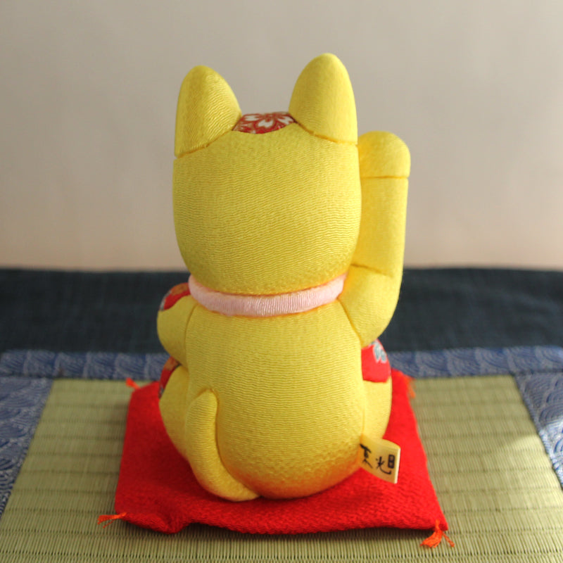 Japanese Maneki Neko Beckoning Cat Kimekomi