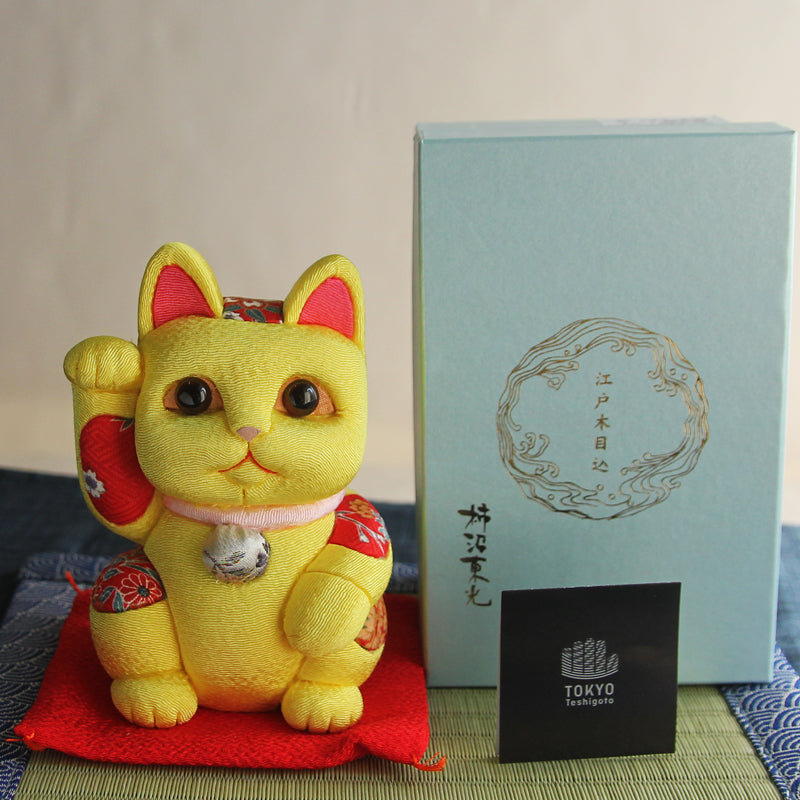 Japanese Maneki Neko Beckoning Cat Kimekomi