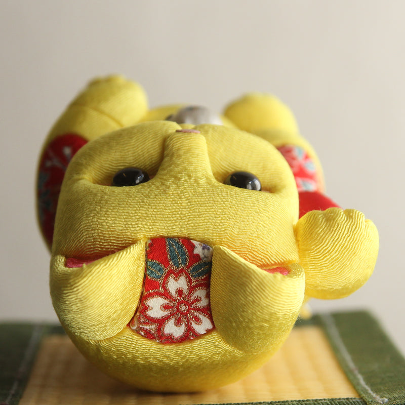 Japanese Maneki Neko Beckoning Cat Kimekomi