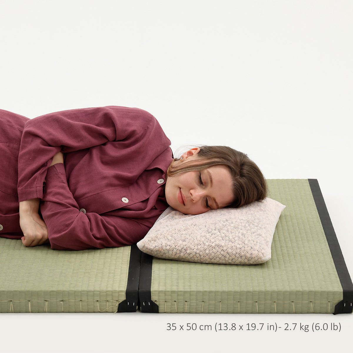 35 x 50 cm (13.8 x 19.7 in) - 2.7 kg (6.0 lb)