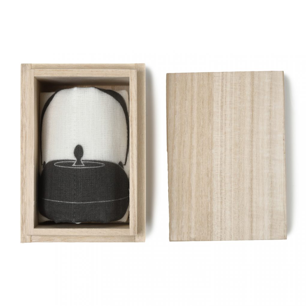 Kitchen cloth and tea box Tetsubin 